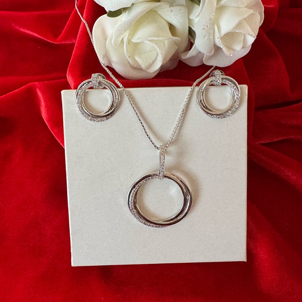 ✨Brand new Premium quality cubic zirconia pendant set✨